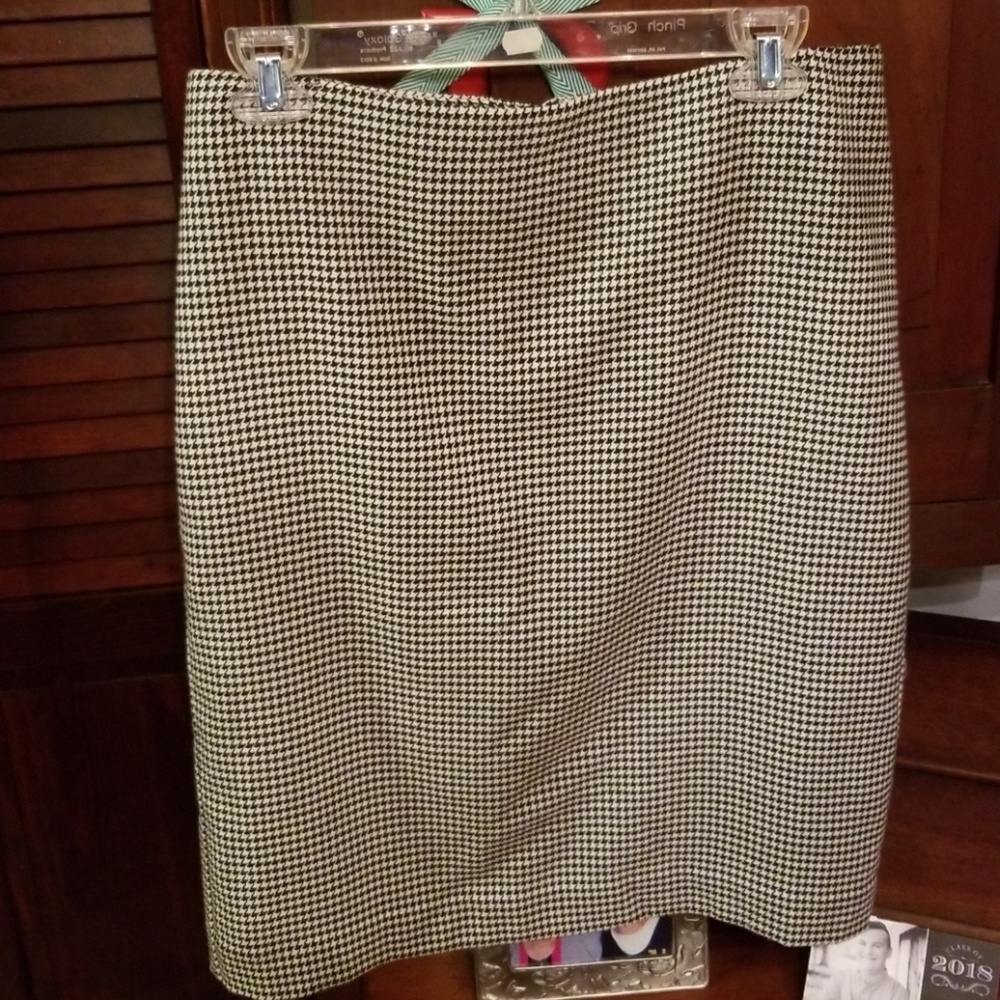 Talbots Size 6 Black and White Houndstooth Skirt